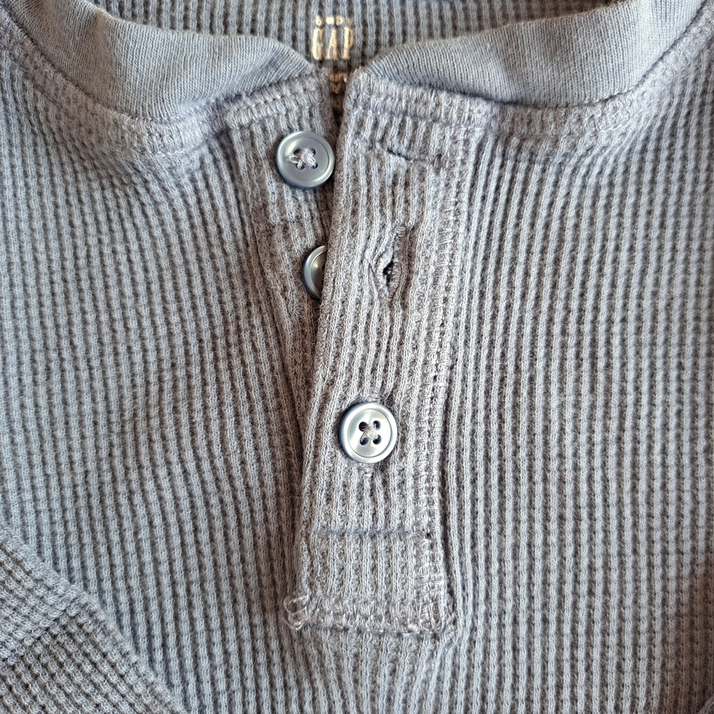 GAP Gray Ribbed Henley Top - Picture 2 of 4